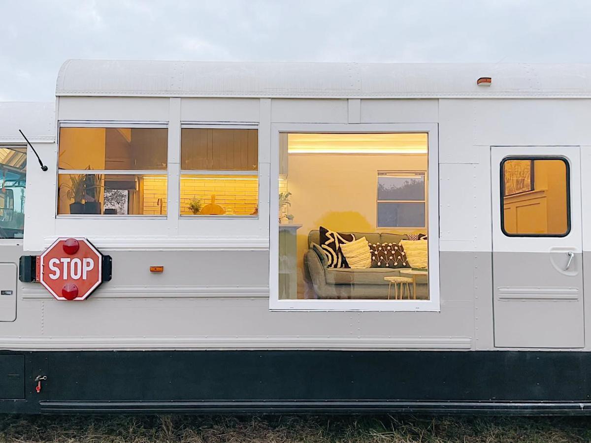 American School Bus Retreat With Hot Tub In Sussex Meadow Uckfield Kültér fotó