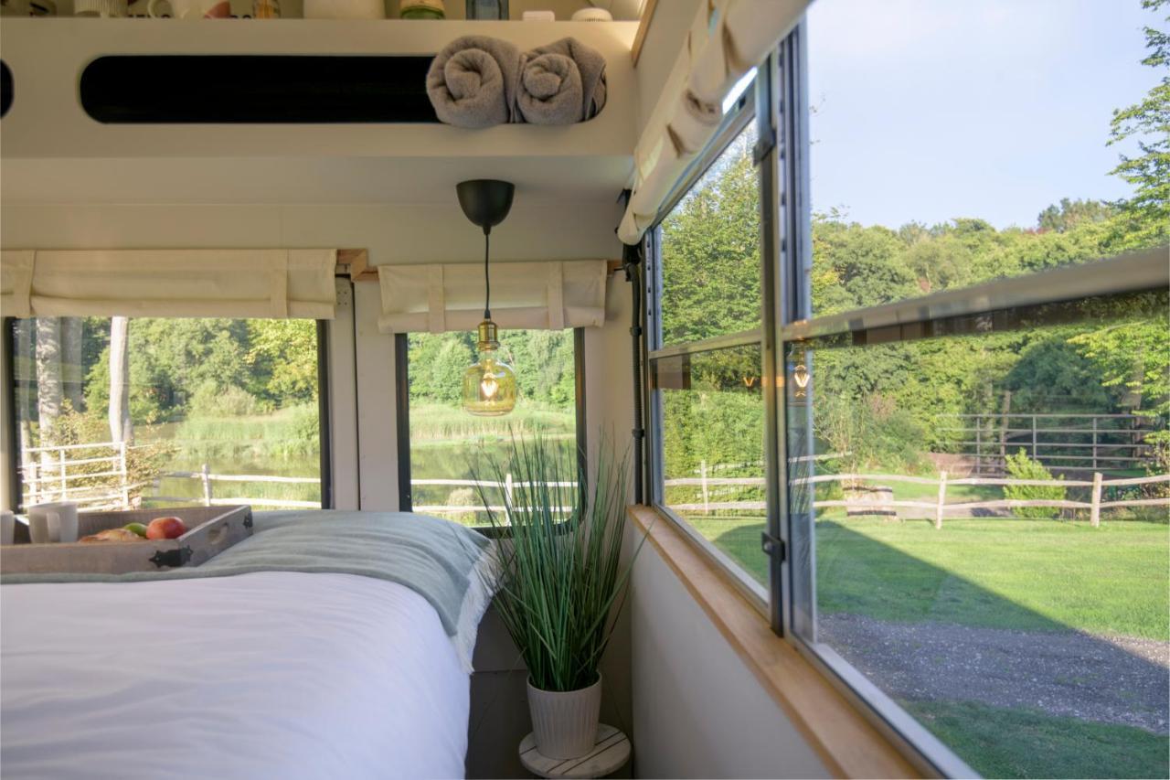 American School Bus Retreat With Hot Tub In Sussex Meadow Uckfield Kültér fotó