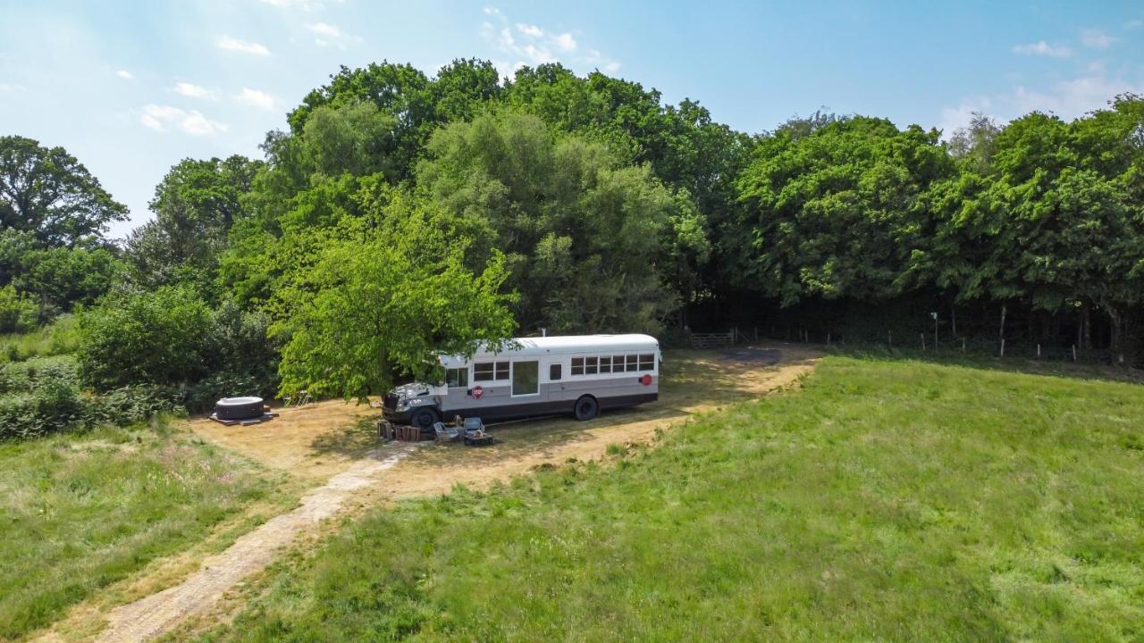 American School Bus Retreat With Hot Tub In Sussex Meadow Uckfield Kültér fotó