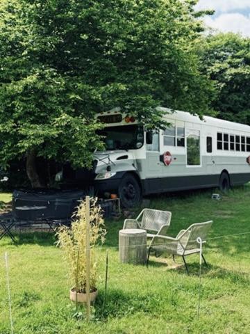 American School Bus Retreat With Hot Tub In Sussex Meadow Uckfield Kültér fotó