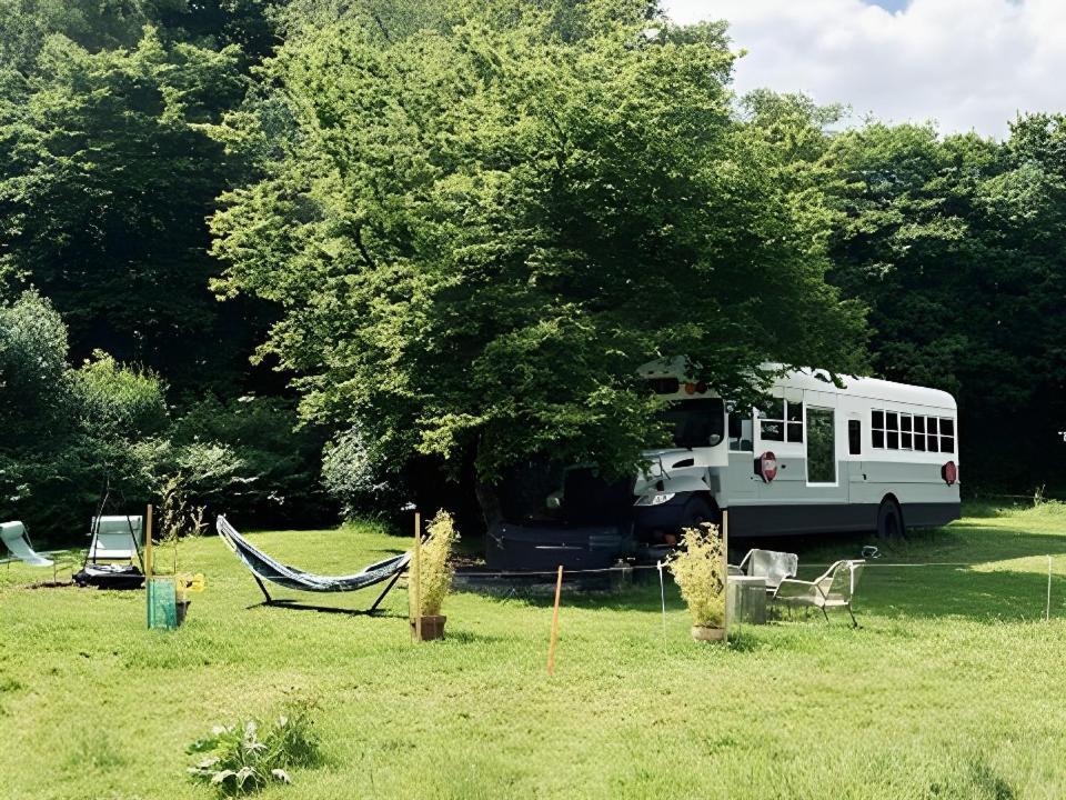 American School Bus Retreat With Hot Tub In Sussex Meadow Uckfield Kültér fotó